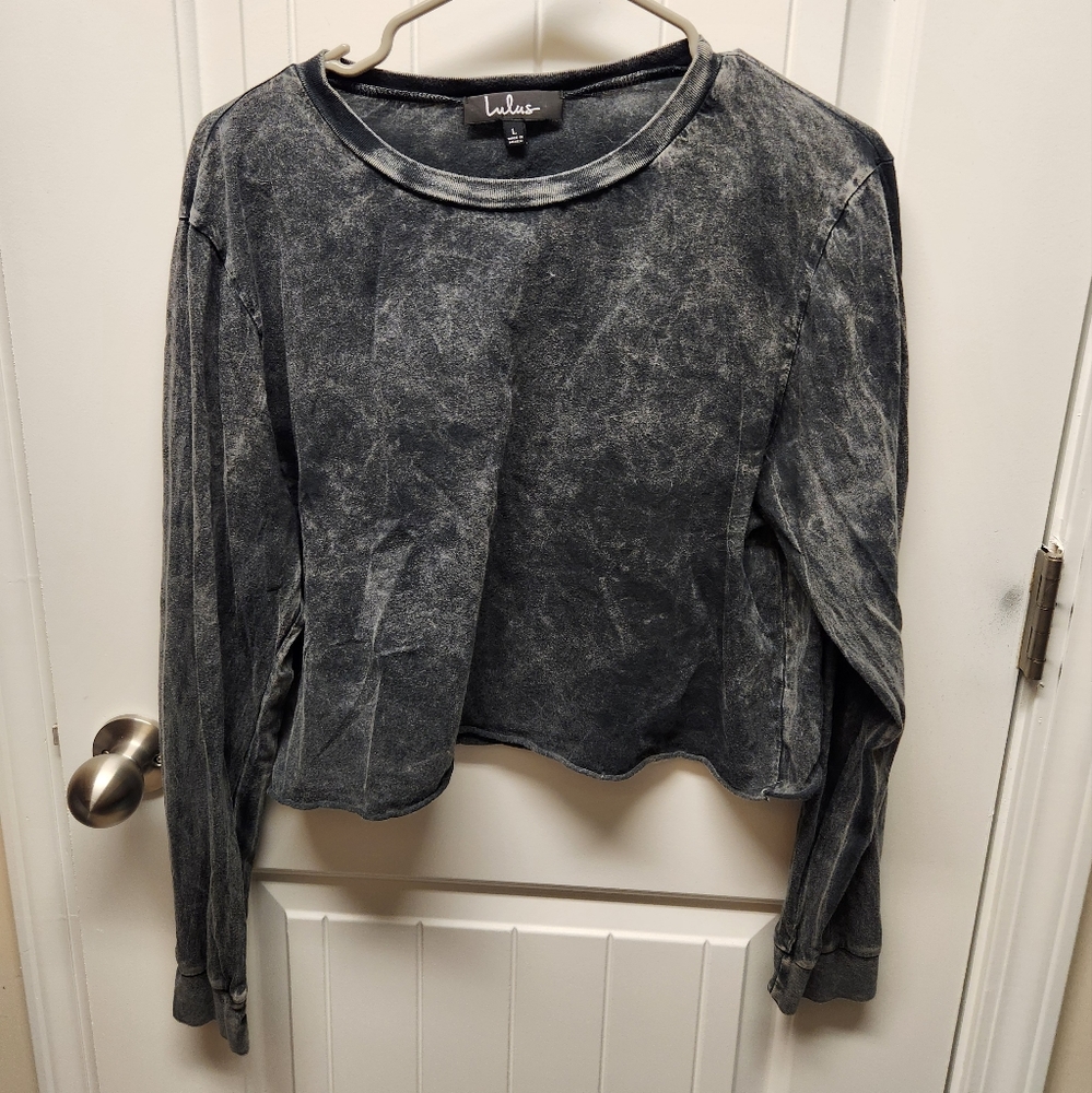 Lulu's large Call the Shots dark gray/black acid washed cropped long sleeve